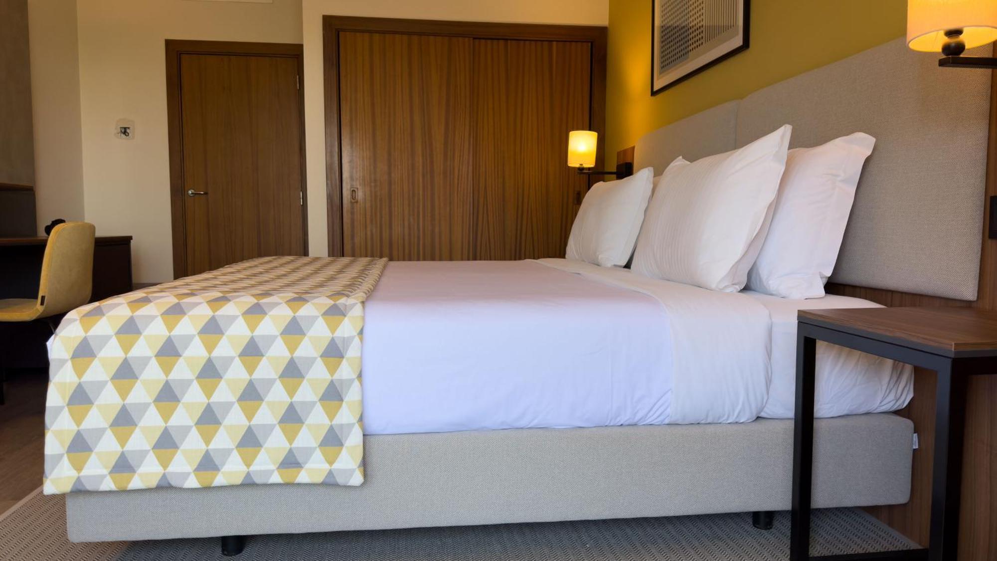 Holiday Inn Algarve Albufeira By Ihg Стая снимка